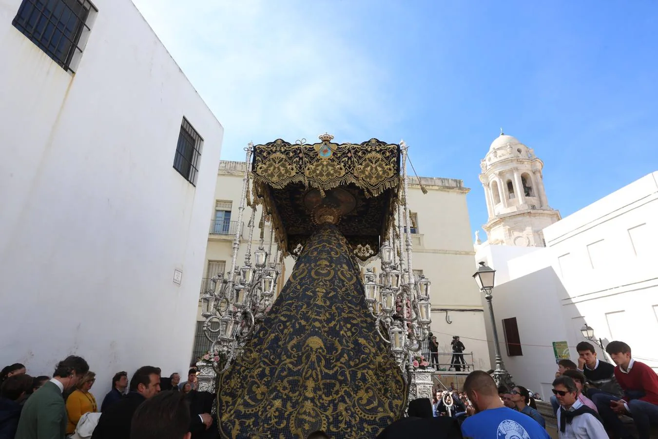 Fervor de barrio y recogimiento para un gran Miércoles en la Semana Santa de Cádiz 2018